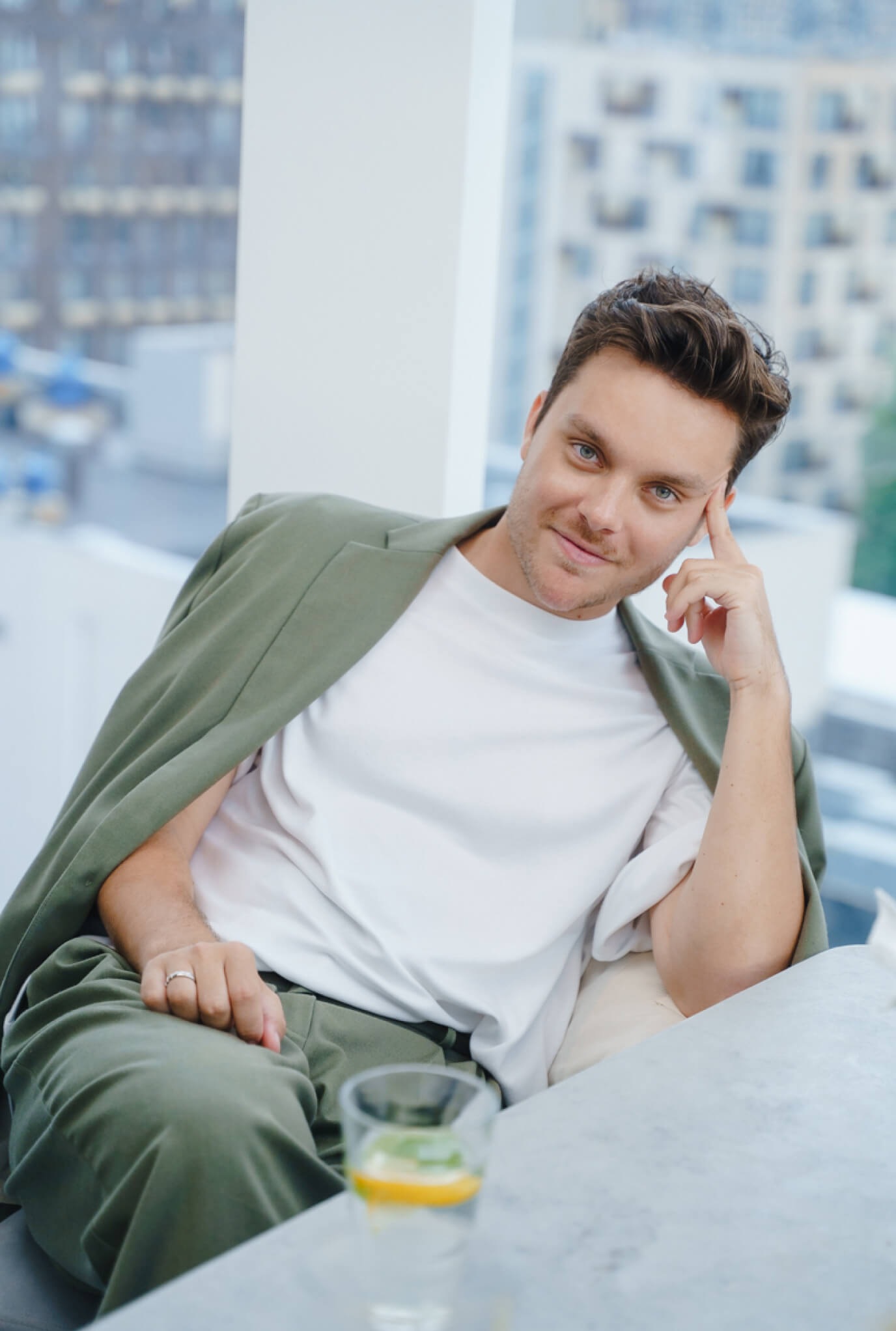 Сергей Сухов за столом