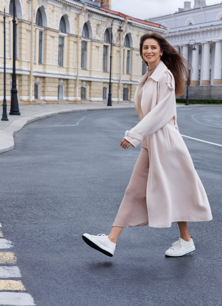 Фотография Равшаны Курковой на улице