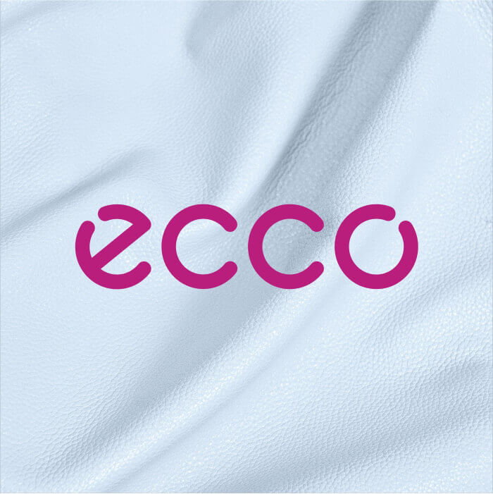 Логотип ECCO на фоне белой кожи